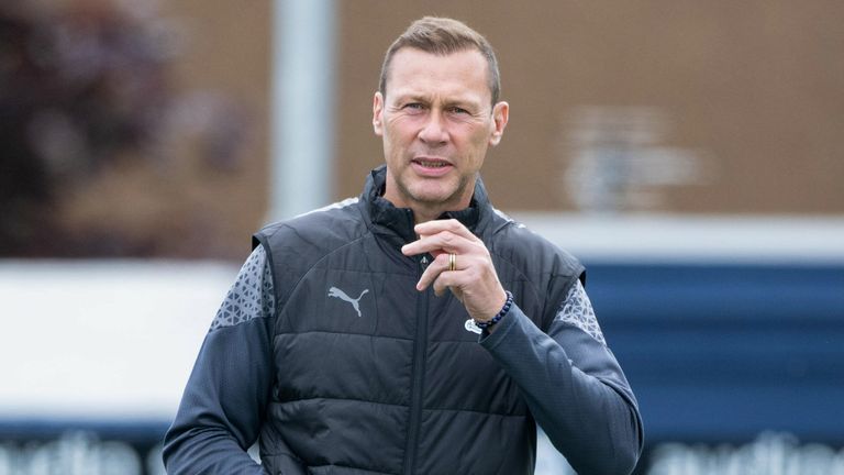 Duncan Ferguson trabaja gratis en Inverness