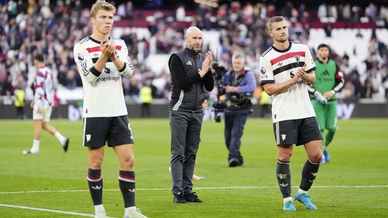 Erik ten Hag, Rasmus Hojlund and Matthijs de Ligt applaud the fans at full time