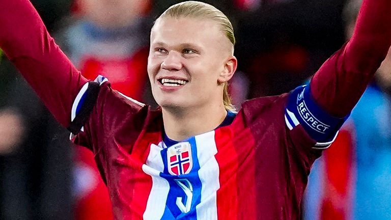 Erling Haaland, da Noruega, comemora durante a partida de futebol da Liga das Nações entre Noruega e Eslovênia, no Estádio Ullevaal, quinta-feira, 1º de outubro. 10 de outubro de 2024, em Oslo, Noruega. (Terje Pedersen/NTB Scanpix via AP)