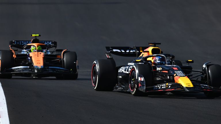 CIRCUIT OF THE AMERICAS, UNITED STATES OF AMERICA - OCTOBER 20: Max Verstappen, Red Bull Racing RB20, leads Lando Norris, McLaren MCL38 during the United States GP at Circuit of the Americas on Sunday October 20, 2024 in Austin, United States of America. (Photo by Simon Galloway / LAT Images)