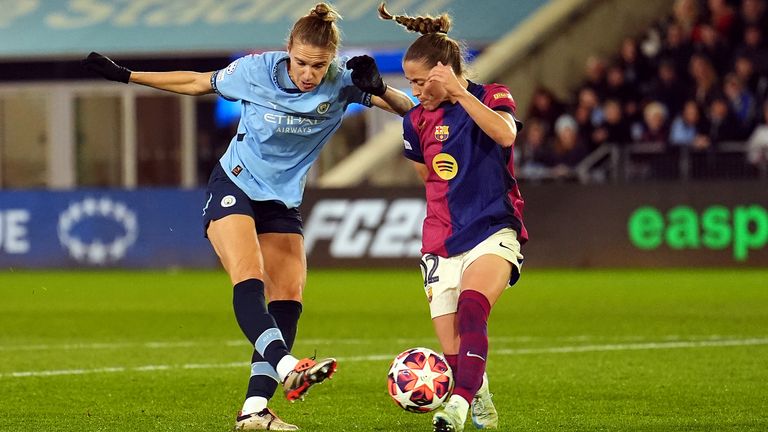 Manchester City's Vivianne Miedema has a shot blocked by Barcelona's Ona Batlle 