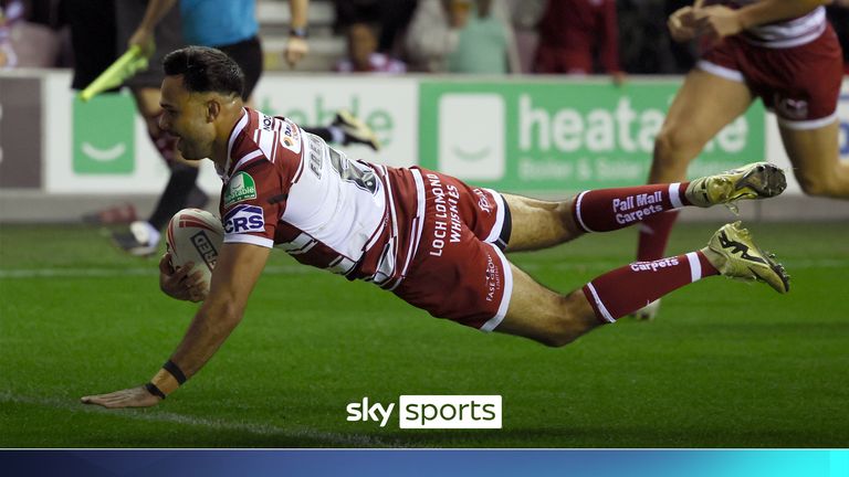 Wigan Warriors&#39; Bevan French scoort een try tijdens de Betfred Super League, play off, halve finale wedstrijd in The Brick Community Stadium, Wigan. Afbeeldingsdatum: zaterdag 5 oktober 2024.
