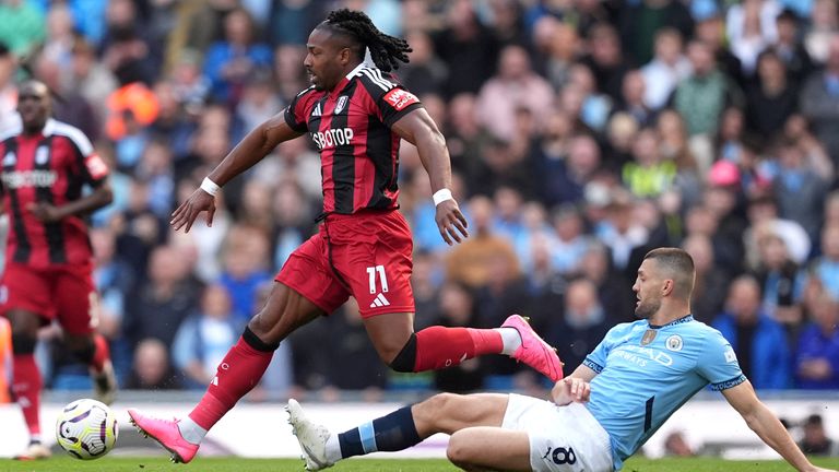 Fulham's Adama Traore (left) and Manchester City's Mateo Kovacic fight for the ball 