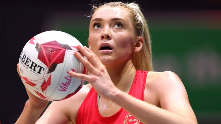 Helen Housby Inggris beraksi selama pertandingan Vitality Netball Nations Cup di OVO Arena Wembley di London awal tahun ini