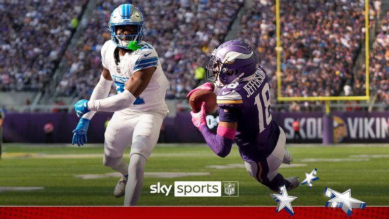 El receptor abierto de los Minnesota Vikings, Justin Jefferson (18), atrapa un pase de touchdown de 25 yardas mientras el cornerback de los Detroit Lions, Amik Robertson (21), defiende durante la segunda mitad de un partido de fútbol americano de la NFL el domingo 20 de octubre de 2024 en Minneapolis. (Foto AP/Abbie Parr)