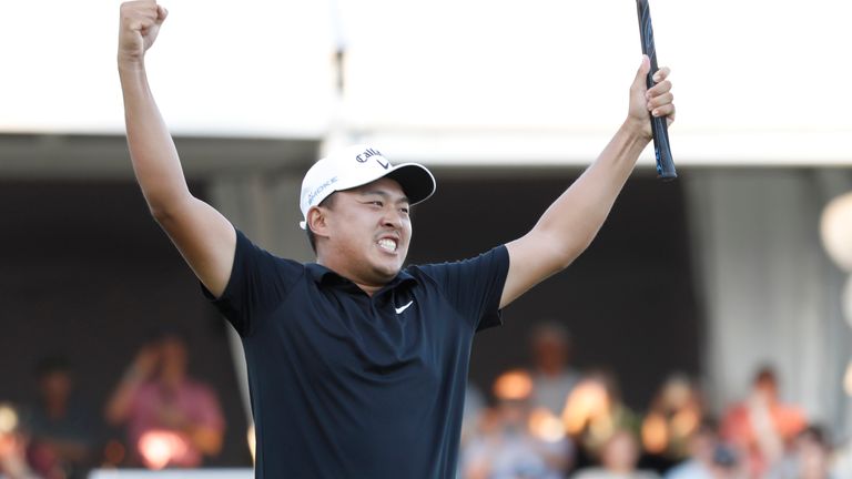 Kevin Yu, de Taiwán, hizo birdie en el primer hoyo de playoffs para derrotar a Beau Hossler y ganar su primer título en el Campeonato Sanderson Farms 2024 en el Country Club of Jackson el domingo 6 de octubre de 2024 en Jackson, Mississippi (AP Foto/ Sara Warnock)