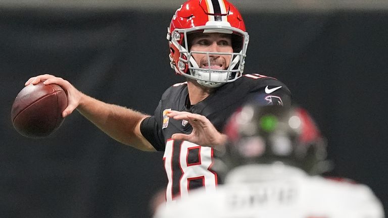 Atlanta Falcons quarterback Kirk Cousins throws a pass during the 36-30 victory over the Tampa Bay Buccaneers (AP Photo/John Bazemore)