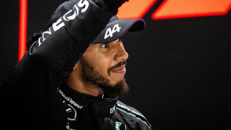 MARINA BAY STREET CIRCUIT, SINGAPORE - SEPTEMBER 21: Sir Lewis Hamilton, Mercedes-AMG F1 Team, waves at the fans from Parc Ferme during the Singapore GP at Marina Bay Street Circuit on Saturday September 21, 2024 in Singapore, Singapore. (Photo by Simon Galloway / LAT Images)