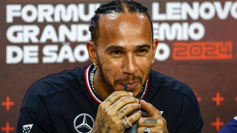 AUT..DROMO JOS.. CARLOS PACE, BRAZIL - OCTOBER 31: Sir Lewis Hamilton, Mercedes-AMG F1 Team, in the Press Conference during the Brazilian GP at Aut..dromo Jos.. Carlos Pace on Thursday October 31, 2024 in Sao Paulo, Brazil. (Photo by Zak Mauger / LAT Images)