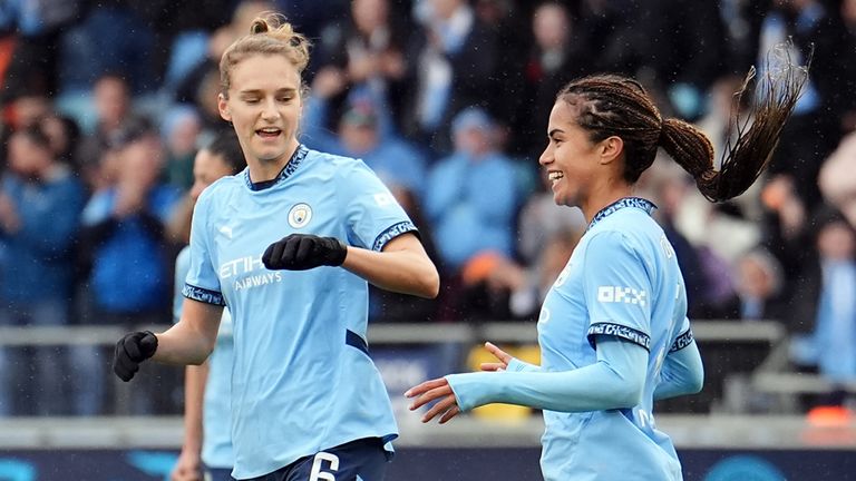 Mary Fowler asistió en el primer gol del Manchester City y marcó el segundo ante el West Ham.