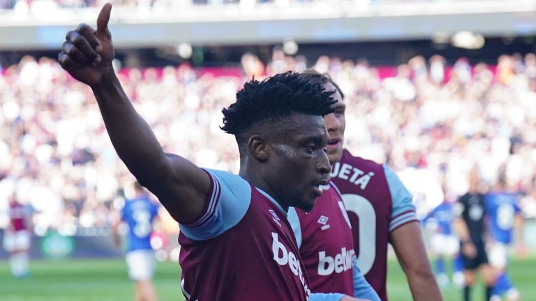 Mohamed Kodos from West Ham United is celebrating his team's second goal against Epswich