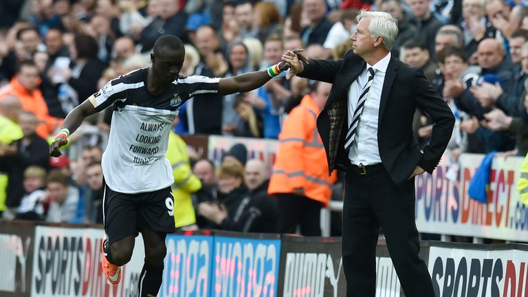 Papiss Cisse celebrates with Alan Pardew after his return from injury