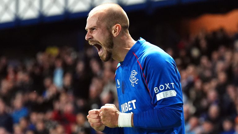 Vaclav Cerny dari Rangers merayakan mencetak gol pertama melawan St Johnstone 