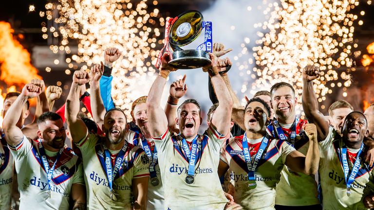 Picture by Allan McKenzie/SWpix.com - 19/10/2024 - Rugby League - Betfred Championship Grand Final - Wakefield Trinity v Toulouse Olympique - The DIY Kitchens Stadium, Wakefield, England - Wakefield's Matty Ashurst lifts the Betfred Championship Trophy after victory over Toulouse.