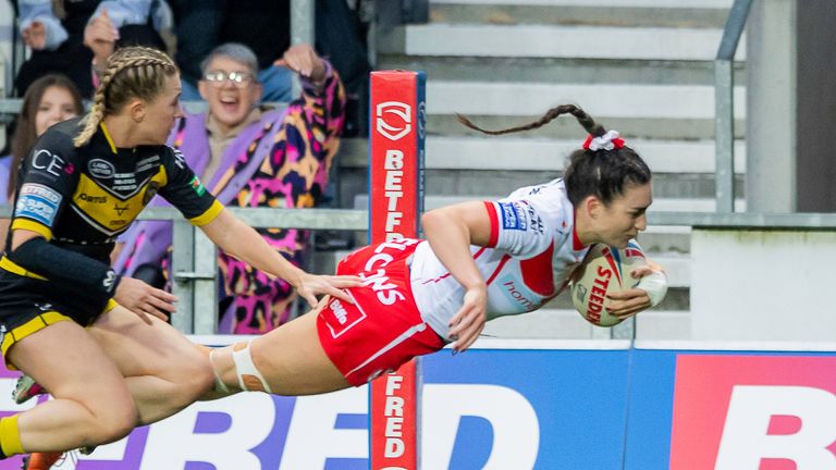 Picture by Allan McKenzie/SWpix.com - 06/10/2024 - Rugby League - Betfred Women's Super League Grand Final - St Helens v York Valkyrie - The Totally Wicked Stadium, St Helens, England - St Helens' Leah Burke dives over for a try against York.