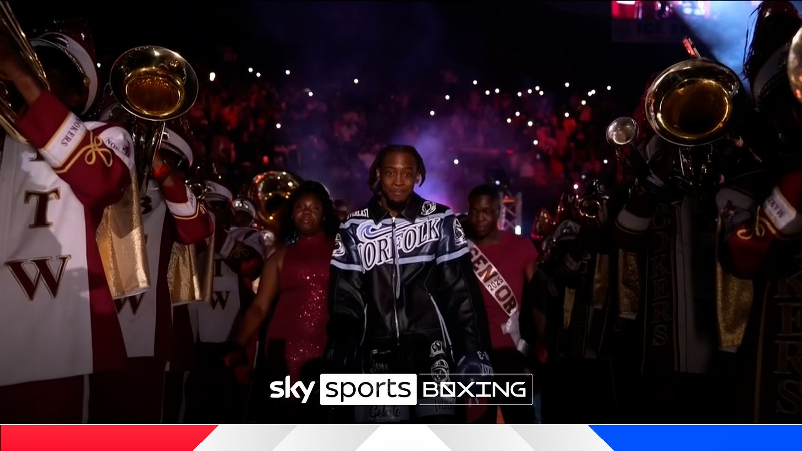 Keyshawn Davis joined by marching band on homecoming ringwalk
