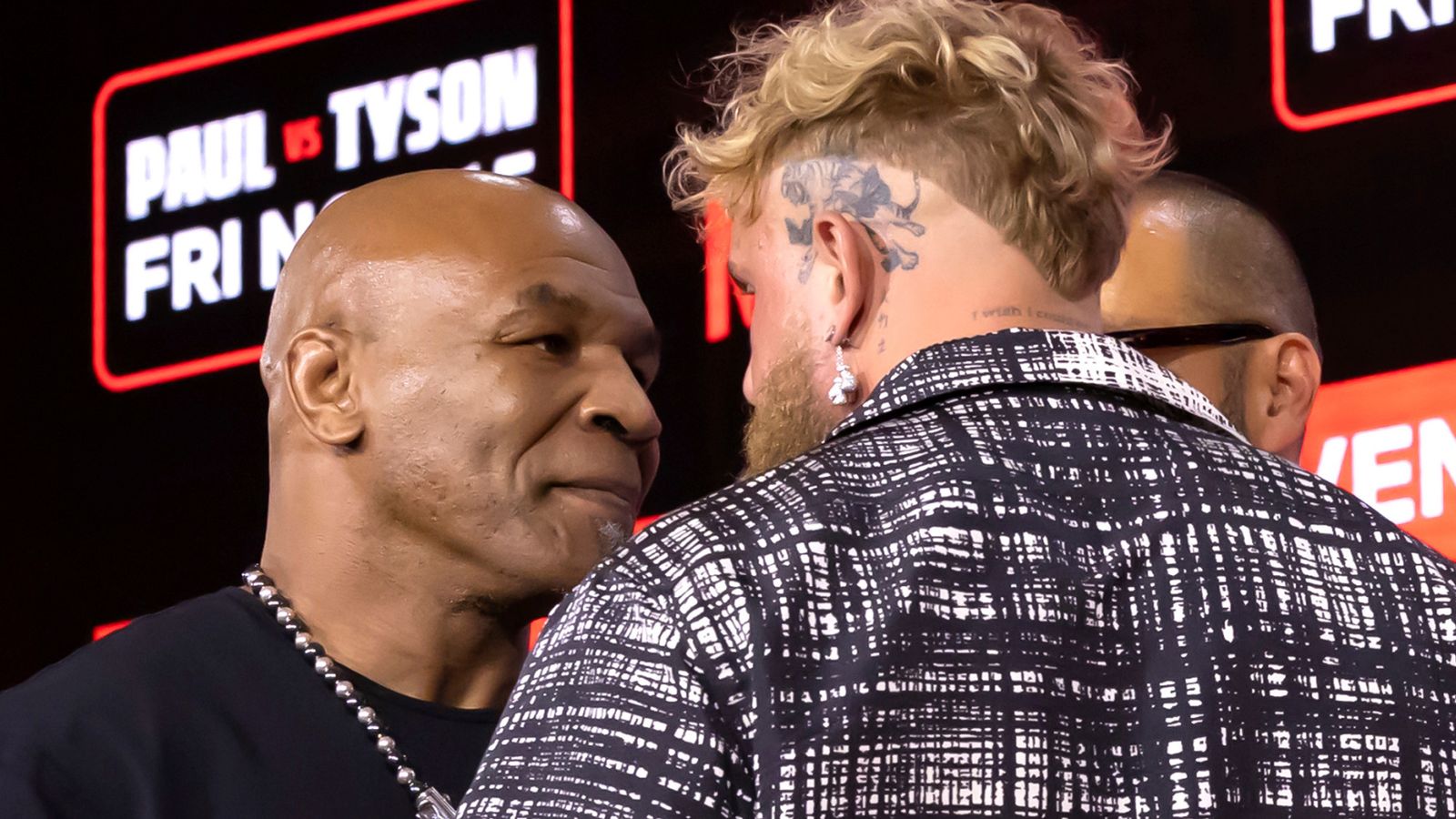 https://e0.365dm.com/24/11/1600x900/skysports-mike-tyson-jake-paul_6738686.jpg?20241104124339