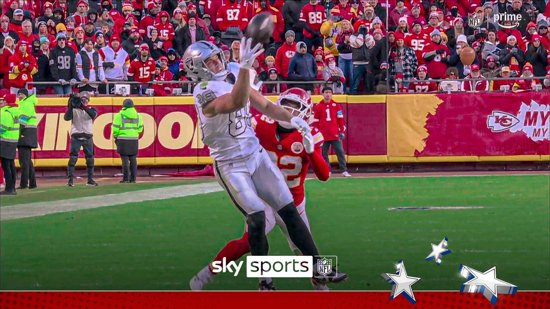 'Looks like he's catching an EGG!' | Bowers makes AMAZING one-handed grab!