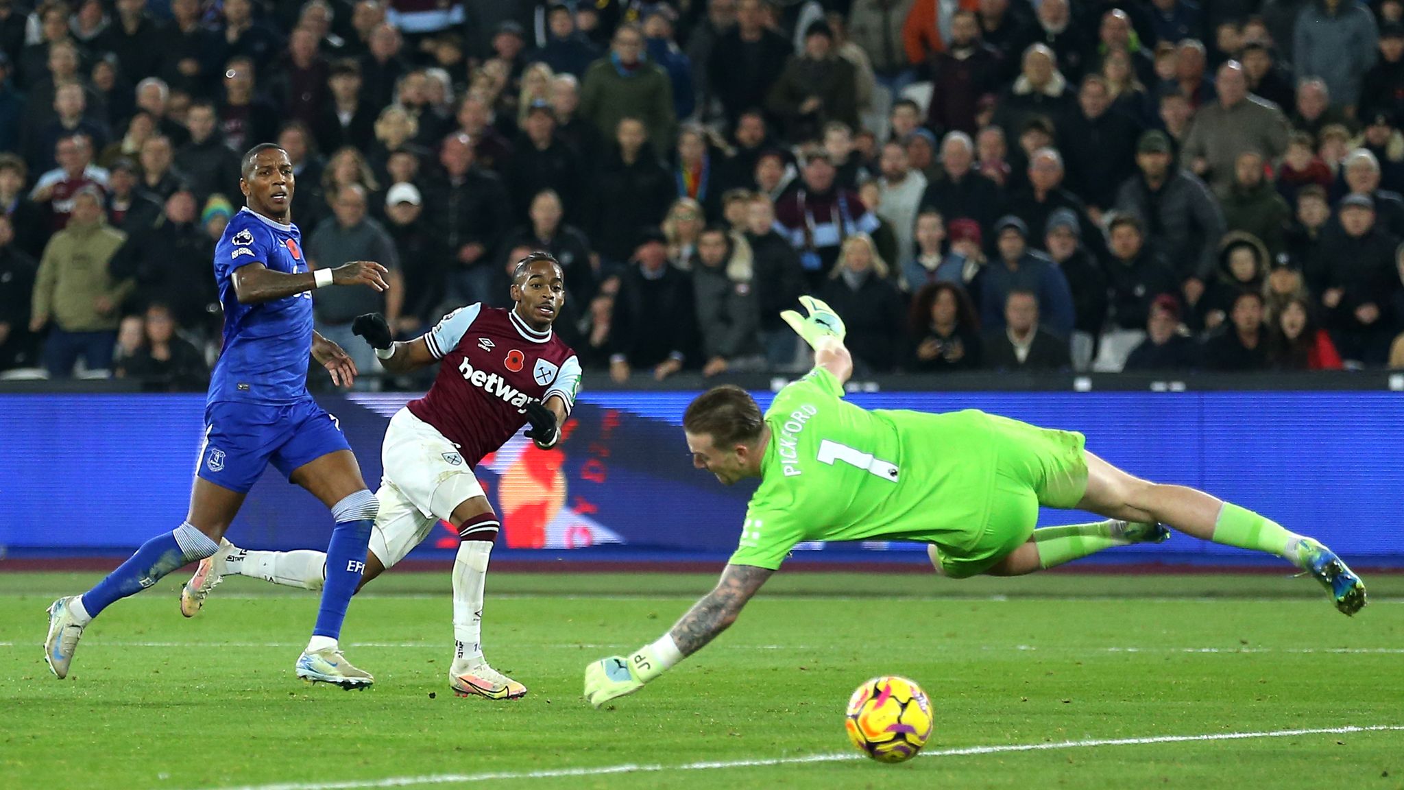 West Ham 0 - 0 Everton - Match Report & Highlights