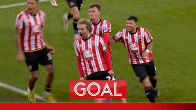 'Massive massive moment!' | Bramall Lane ERUPTS as Davies moves Sheff Utd top!