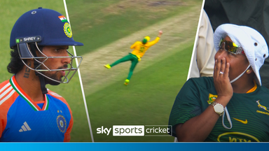 'That is out of this world!' | Miller takes stunning one-handed catch!