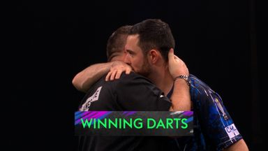 'A darting disaster!' | Wade sends Humphries crashing out