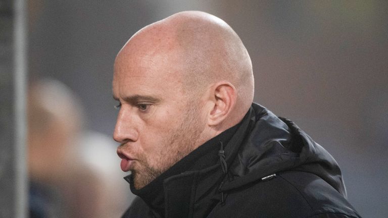 DUNDEE, SCOTLAND - NOVEMBER 23: Hibernian hea dcoach David Gray during a William Hill Premiership match between Dundee and Hibernian at the Scot Foam Stadium at Den's Park on November 23, 2024, in Dundee, Scotland. (Photo by Euan Cherry / SNS Group)