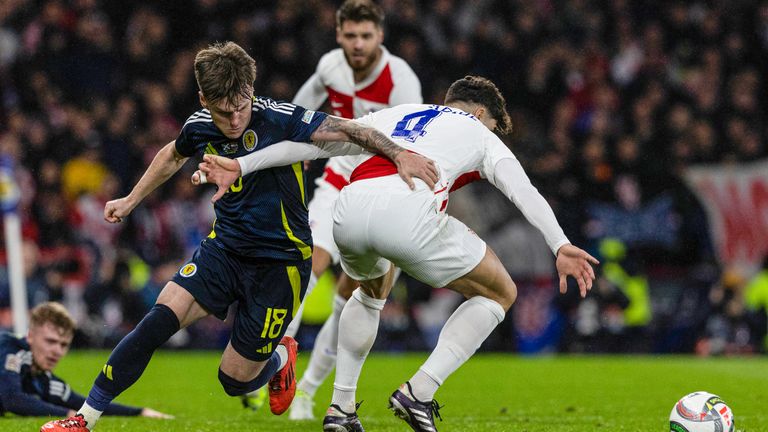 Doak membalikkan keadaan Josko Gvardiol dari Kroasia di Hampden Park 