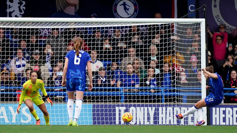 Guro Reiten puts Chelsea ahead from the penalty spot