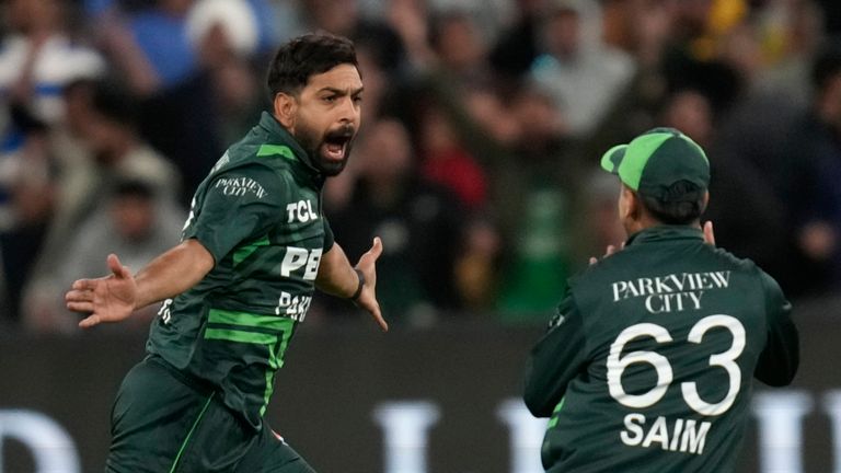 Pakistan's Haris Rauf, left, celebrates the wicket of Australia's Glenn Maxwell during their one day international cricket match in Melbourne, Monday, Nov. 4, 2024. (AP Photo/Asanka Brendon Ratnayake)