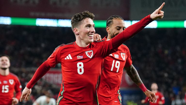 Harry Wilson merayakan mencetak gol keempat untuk Wales melawan Islandia