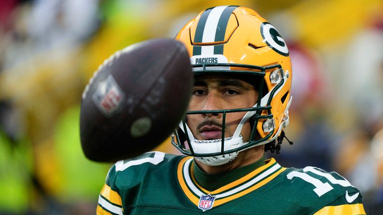 Green Bay Packers quarterback Jordan Love (10) warms up before an NFL football game against the San Francisco 49ers on Sunday, Nov. 24, 2024 in Green Bay, Wis. (AP Photo/Morry Gash)