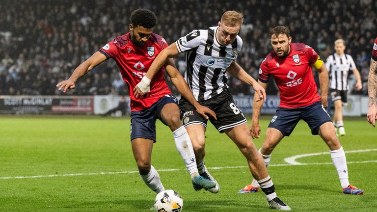 PAISLEY, SCOTLAND - NOVEMBER 02: St Mirren's Killian Phillips and Ross County's Eli Campbell in action during a William Hill Premiership match St Mirren and Ross County at the SMiSA Stadium, on November 02, 2024, in Paisley, Scotland. (Photo by Paul Byars / SNS Group)