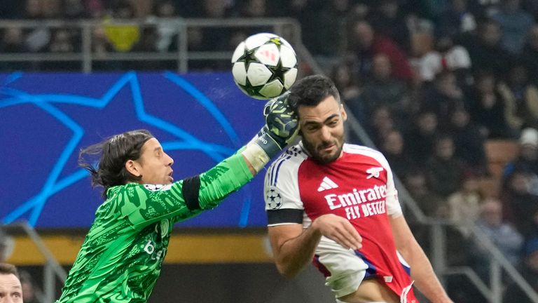 Inter Milan goalkeeper Yan Sommer, the top left, is made safe on Michael Mirino from Arsenal during a Champions League soccer match between Inter Milan and Arsenal at San Siro Stadium in Milan, Italy, Wednesday, November 6, 2024 (AP image /Luka Bruno ))