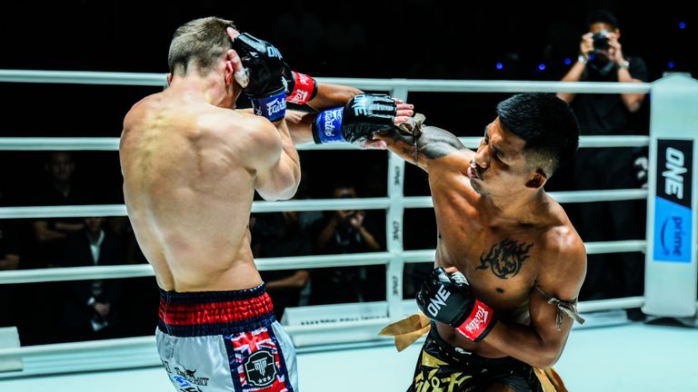 Rodtang Jitmuangnon defeated Britain's Jacob Smith in their rematch