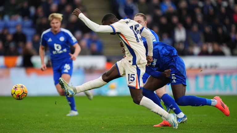 Nicolas Jackson membuat skor menjadi 1-0