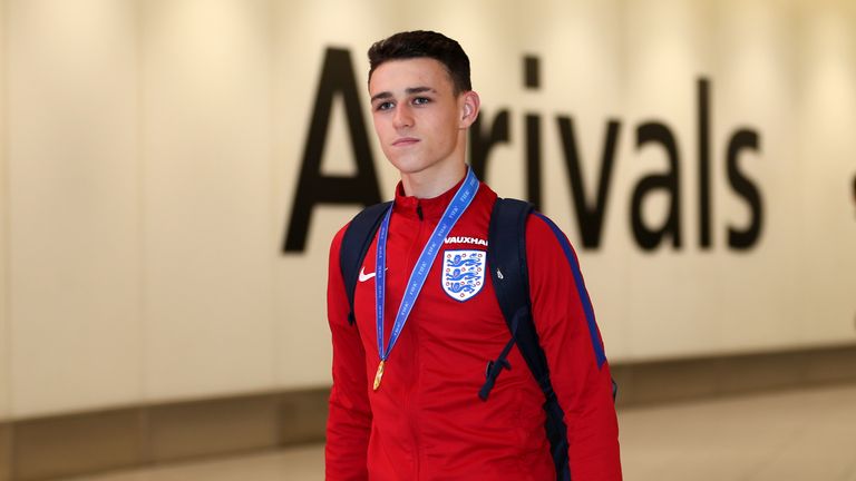 Phil Foden setelah memenangkan Piala Dunia U-17 bersama Inggris pada tahun 2017