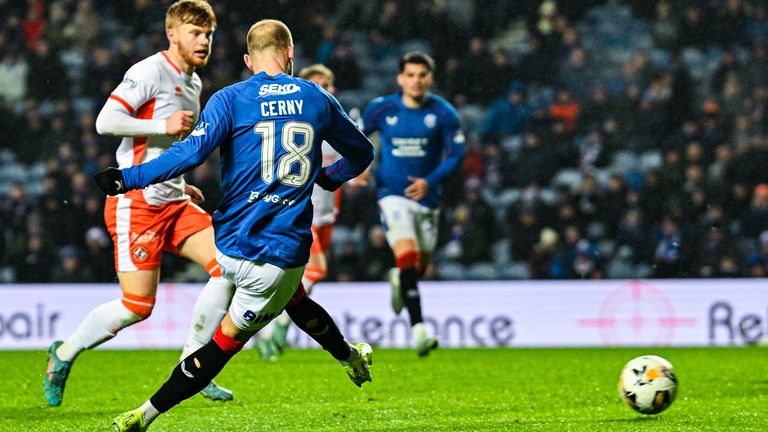 Vaclav Cerny mencetak gol penyeimbang Rangers vs Dundee United