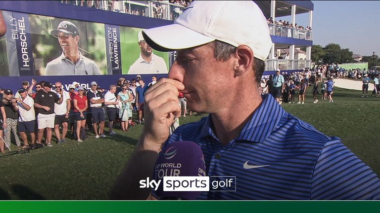 McIlroy yang emosional tidak bisa menyembunyikan air matanya setelah gelar DP World Tour