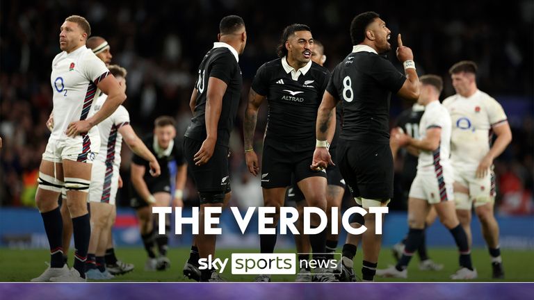 New Zealand&#39;s Ardie Savea, right, with teammates celebrates at the end of the Autumn Nations Series rugby match between England and New Zealand, at Twickenham stadium, in London Saturday, Nov. 2, 2024. (AP Photo/Ian Walton)