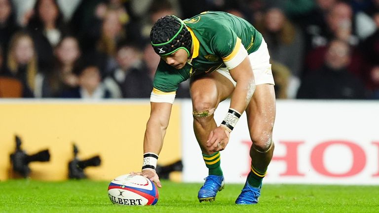 Cheslin Kolbe touches down for South Africa's third try at Twickenham