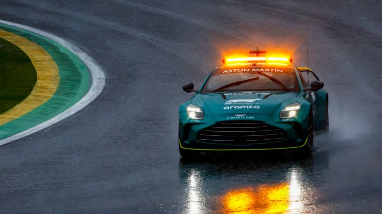 AUT..DROMO JOS.. CARLOS PACE, BRAZIL - NOVEMBER 02: The safety car on track in the wet during the Brazilian GP at Aut..dromo Jos.. Carlos Pace on Saturday November 02, 2024 in Sao Paulo, Brazil. (Photo by Sam Bloxham / LAT Images)