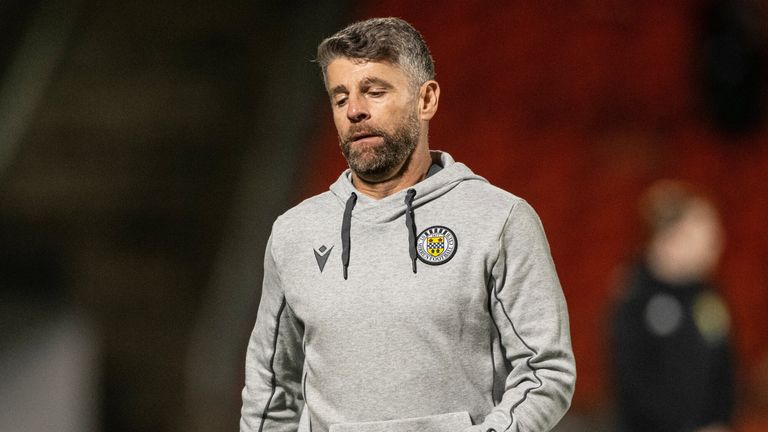 Dundy, Scotland - November 30: Stephen Robinson, Saint Mirren's director, appears completely depressed during the Premier Hill match between Dundy United and St. Mirin in Tanadis Park, on November 30, 2024, in Dundy, Scotland. (SNS Group Photography)