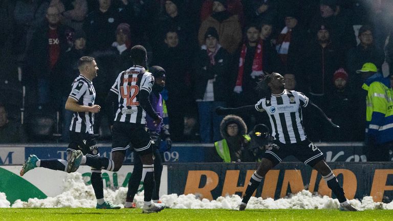 PAISLEY, SCOTLAND - NOVEMBER 23: St Mirren's Toyosi Olusanya celebrates after scoring to make it 1-0 during a William Hill Premiership match between St Mirren and Aberdeen at the SMiSA Stadium on November 23, 2024, in Paisley, Scotland. (Photo by Craig Williamson / SNS Group)