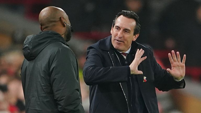 Unai Emery speaks to fourth official Sam Allison