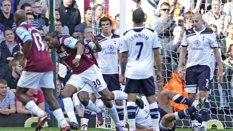 West Ham United's French striker Frederic Piquionne (2nd L) celebrates scoring his goal during the English Premier League football match between West Ham United and Tottenham Hotspur at the Boleyn Ground, Upton Park in East London, England, on September 25, 2010. AFP PHOTO/IAN KINGTON FOR EDITORIAL USE ONLY Additional license required for any commercial/promotional use or use on TV or internet (except identical online version of newspaper) of Premier League/Football photos. Tel DataCo +44 207 29