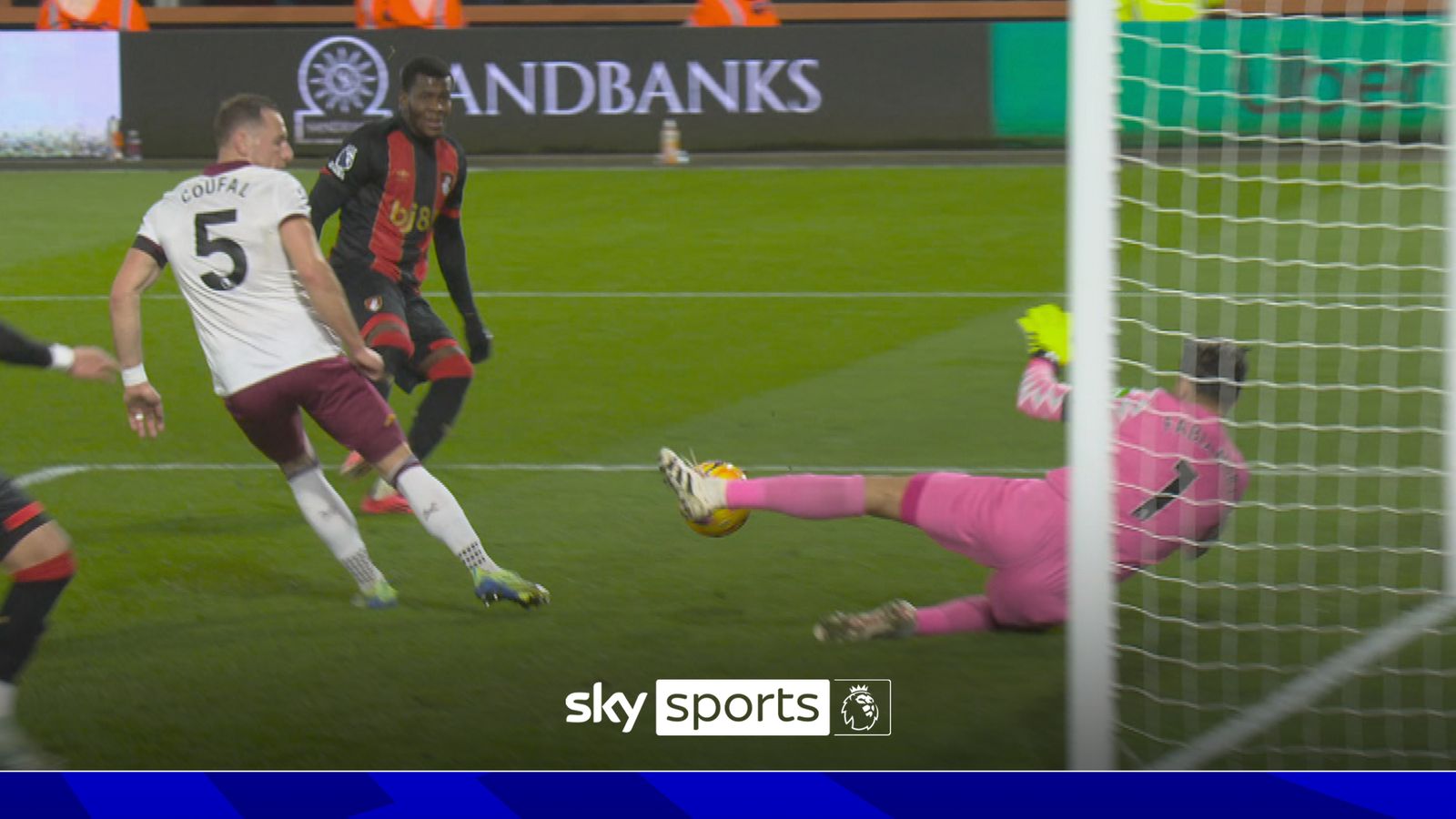 https://e0.365dm.com/24/12/1600x900/skysports-bournemouth-fabianski_6778226.jpg?20241216205136