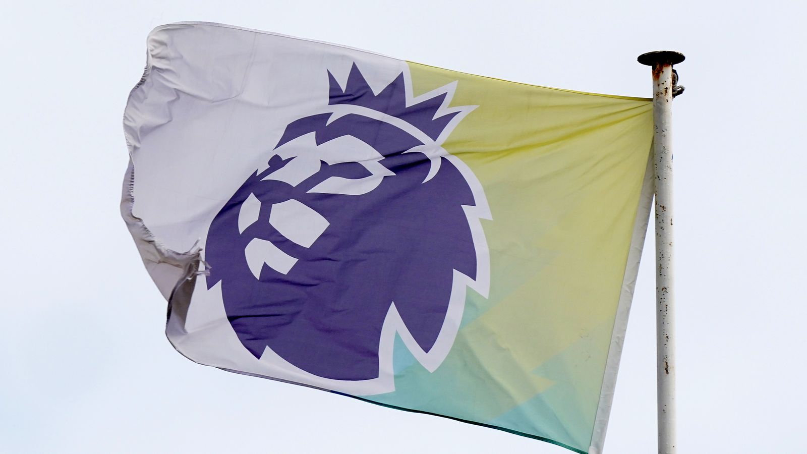 Premier League title race looks wide open as new management takes center stage