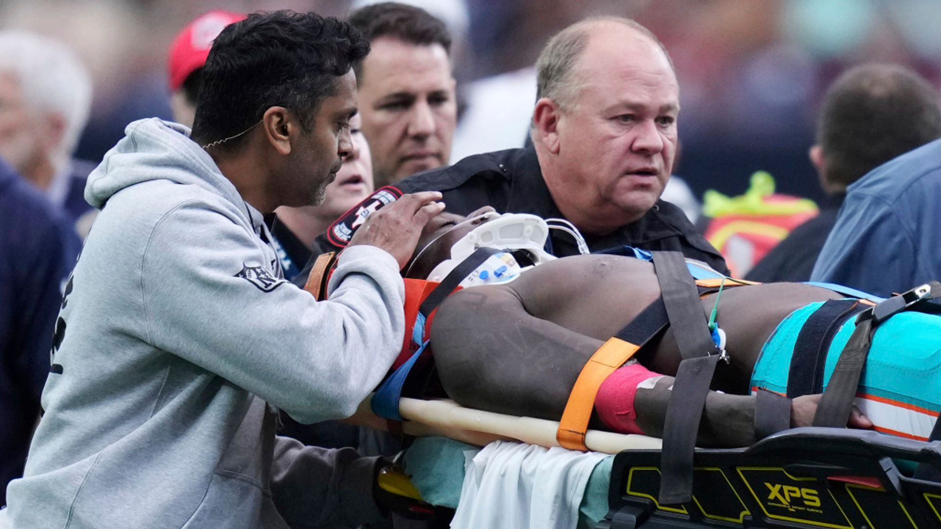 Miami's DuBose taken to hospital after scary head injury