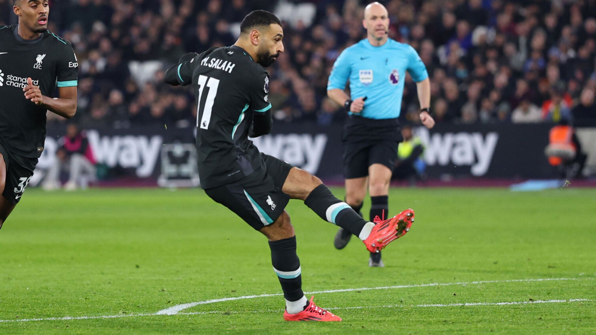 محمد صلاح يؤكد عدم التوصل لاتفاق جديد مع ليفربول بشأن تجديد عقده وسط تألقه في الفوز 5-0 على وست هام